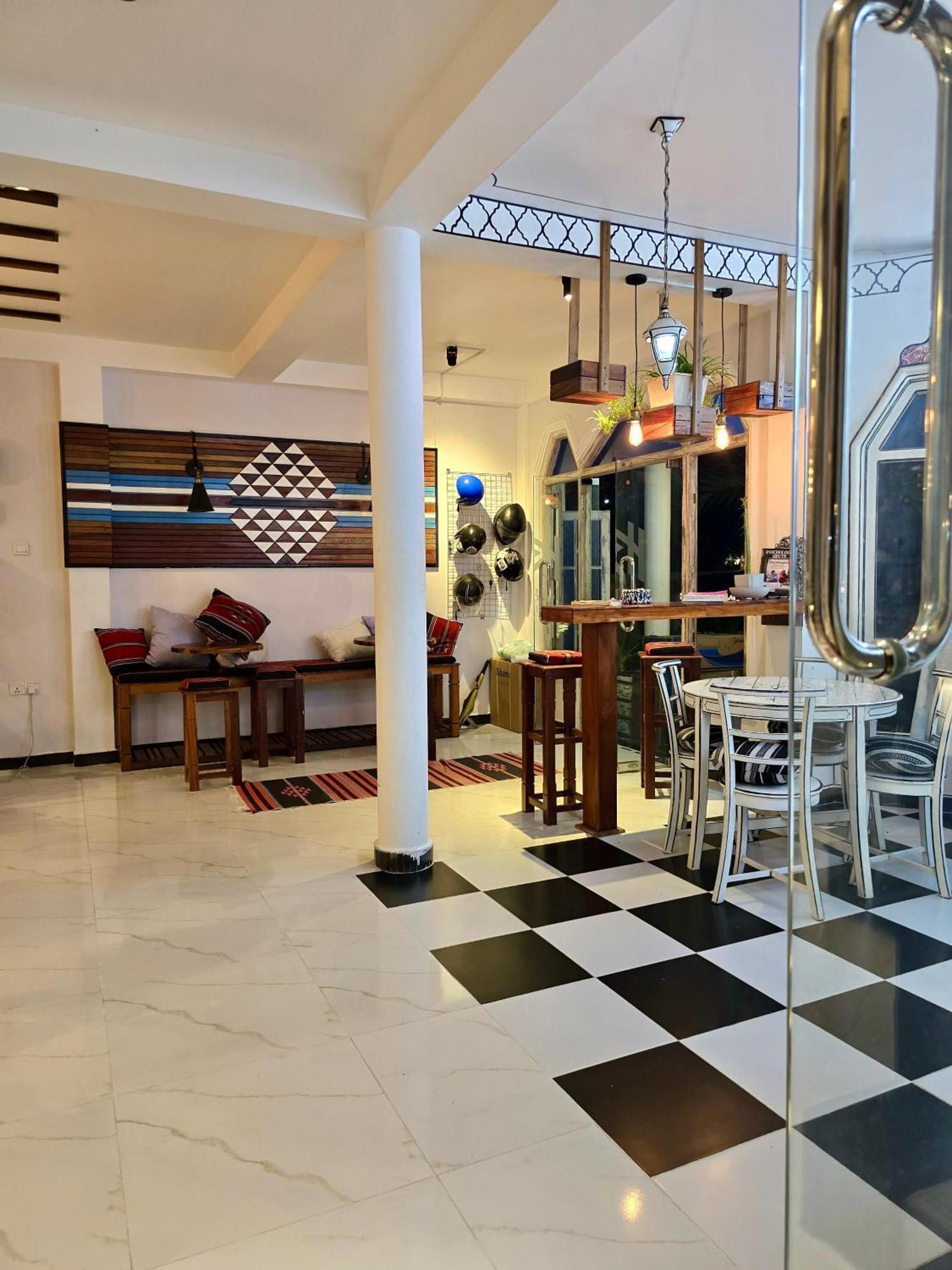 Habibi Hostel & Restaurant 乌纳瓦图纳 外观 照片